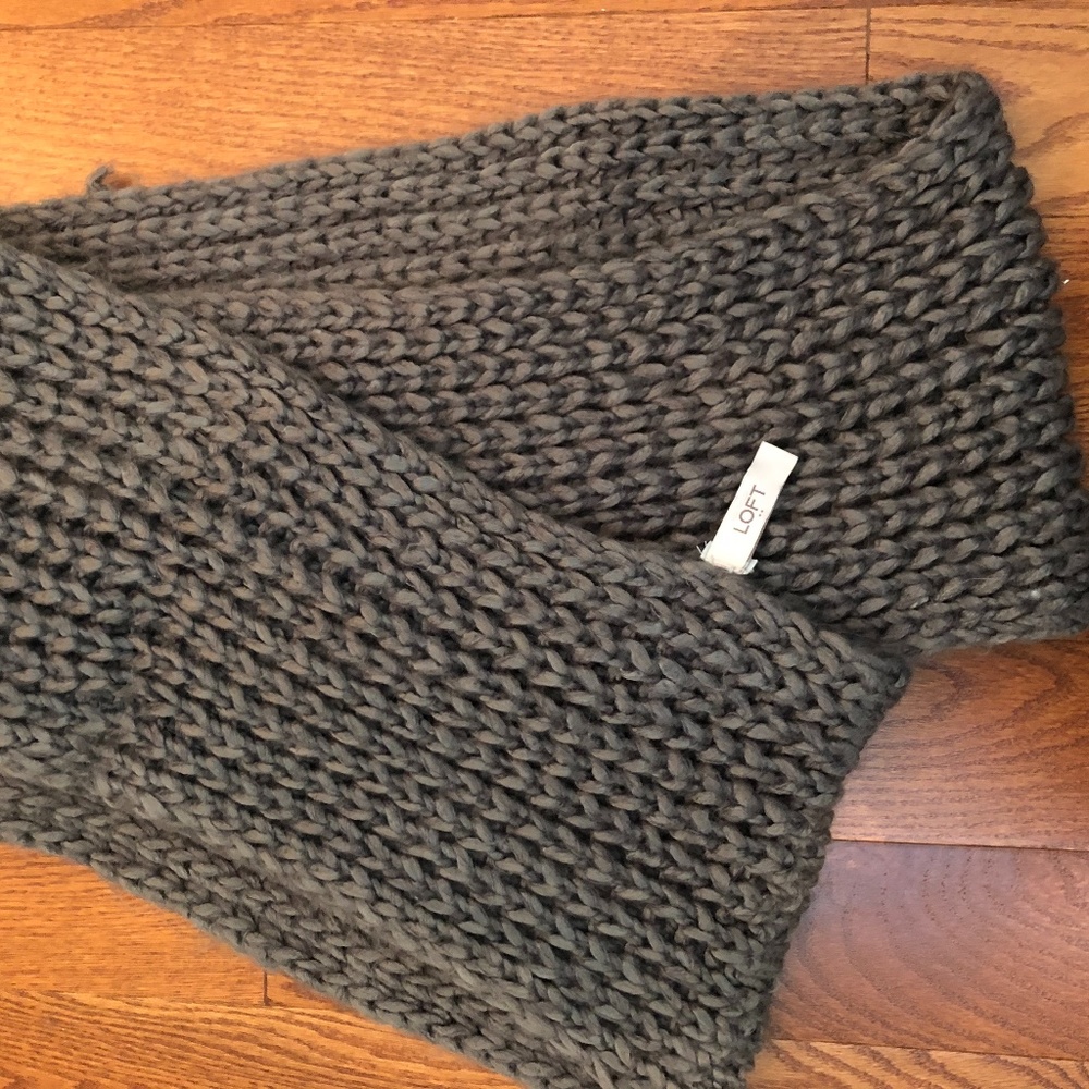 LOFT grey knit circle scarf